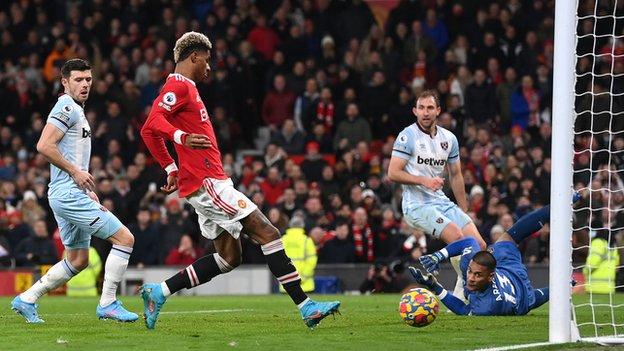 Manchester United's Marcus Rashford scores against West Ham's Alphonse Areola whilst Craig Dawson and Aaron Creswell watch on